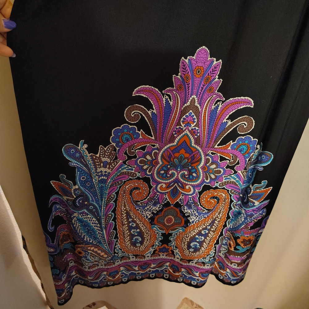 Elegant Black Paisley Maxi Dress - Picture 3 of 9